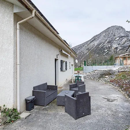 La Maison Dans Les Noyer