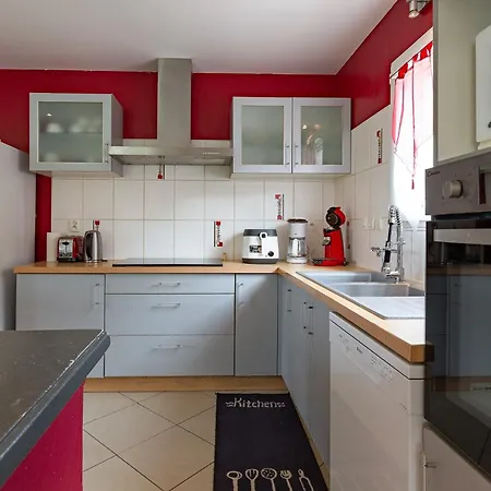 La Maison Dans Les Noyer *